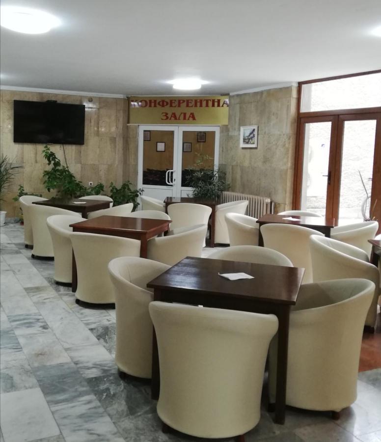 Apart Hotel Central Razgrad エクステリア 写真