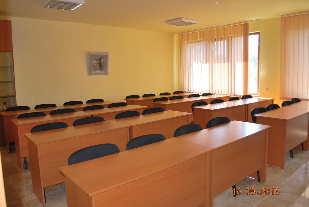 Apart Hotel Central Razgrad エクステリア 写真
